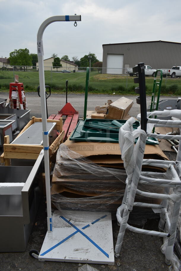 Metal Floor Style Stand. - Image 1 of 4