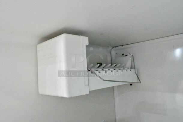 Maytag M1TXEGMYW01 Metal Cooler w/ Freezer. 115 Volts, 1 Phase. Tested and Powers On But Does Not Get Cold
 - Image 3 of 8