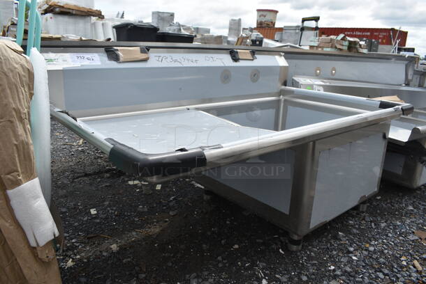 BRAND NEW SCRATCH AND DENT! Regency 600S1242424L 50 1/2" 16 Gauge Stainless Steel One Compartment Commercial Sink with Stainless Steel Legs, Cross Bracing, and 1 Drainboard - 24" x 24" x 14" Bowl. No Legs.  - Image 3 of 6