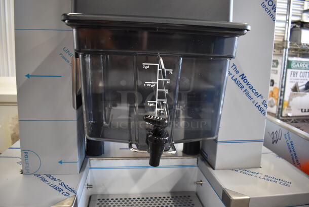 BRAND NEW! 2022 Zummo Z40C-N Commercial Stainless Steel Electric Citrus Juicer With 2 Door Storage Cabinet on Commercial Casters. 110-120V. Tested And Working!  - Image 4 of 12