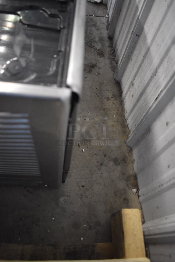 BRAND NEW SCRATCH AND DENT! Vollrath VBBE4-37-S Stainless Steel Commercial Countertop Quadruple 5.28 Gallon Bowl Refrigerated Beverage Dispenser with Stirring Paddle Circulation. 115 Volts, 1 Phase. Hoppers Are Stuck Together. Tested and Powers On - Image 6 of 10