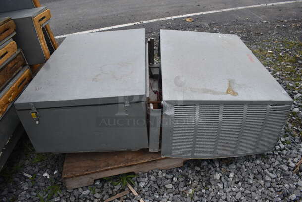 Norlake SELF CONTAINED Walk In Cooler Box w/ Copeland RSE4-0075-IAV-204 208/230 Volt, 1 Phase Compressor and Norlake CPB0751C 208-230 Volt, 1 Phase Condenser. 4'x6' Door, Two 2'x6'x Panels, Two 2.5'x6' Corner Panels, Two 3'x6' Panels, Two 1'x1'x6' Corner Panels, Two 4'x6' Ceiling Panels. Picture of the Unit Before Removal Is Included In the Listing. - Image 5 of 9