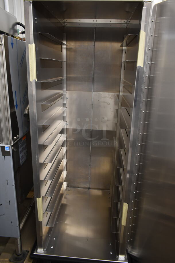BRAND NEW SCRATCH AND DENT! 2021 Lakeside 552 Aluminum Cart for 15" x 20" Trays - 24 Tray Capacity on Commercial Casters.  - Image 5 of 6