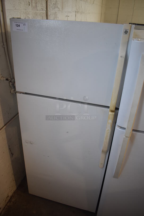General Electric TBX16SABNLWW Metal Cooler Freezer Combo Unit. 120 Volts, 1 Phase. 28x28x68. Tested and Working! - Image 2 of 8