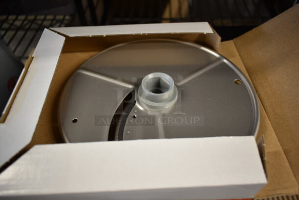 BRAND NEW SCRATCH AND DENT! Robot Coupe Continuous Feed Head for Food Processor, Slicer Blade, Grating Blade and Blade. - Image 5 of 7