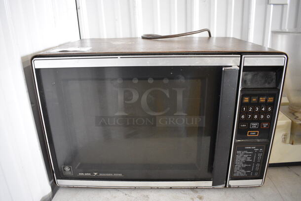 General Electric Model J ET211 002 Metal Commercial Countertop Microwave Oven. 120 Volts, 1 Phase. 24x15x16