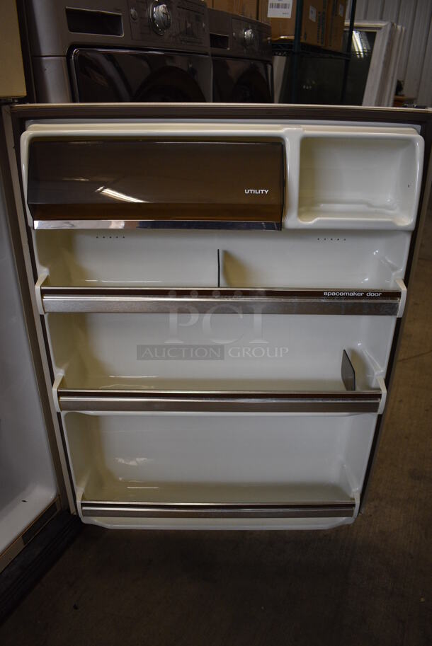 General Electric Cooler Freezer Combo Unit. 30.5x31x65. Tested and Powers On But Does Not Get Cold - Image 7 of 7