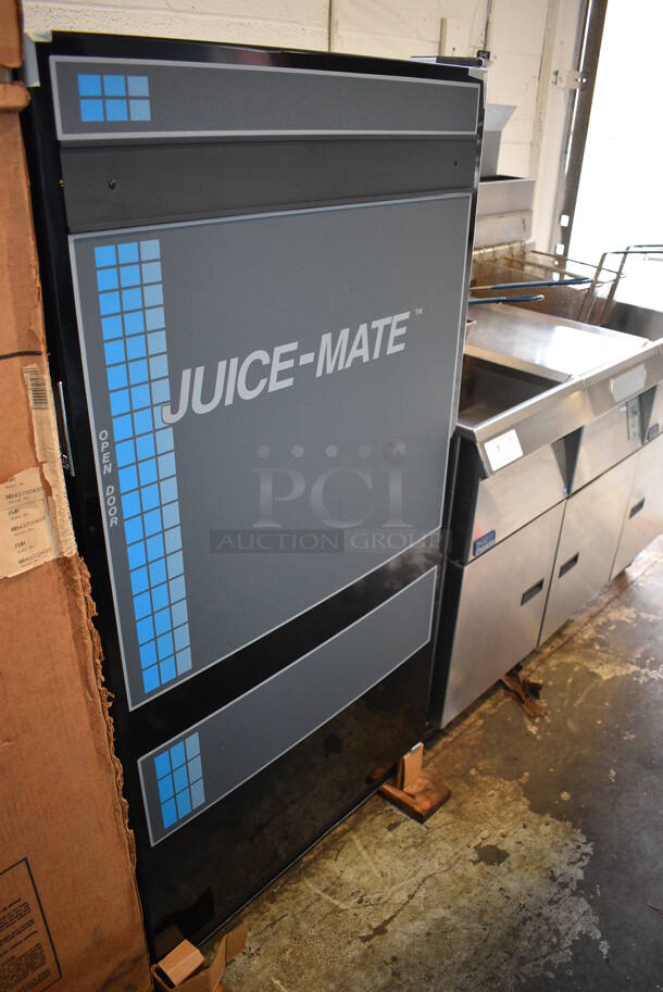 BRAND NEW! KD Distributing Model FMR1 Metal Commercial Refrigerated Vending Machine. 115 Volts, 1 Phase. 28x27x56. Tested and Working! - Image 2 of 5