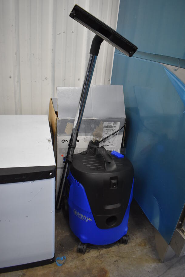 BRAND NEW IN BOX! Nilfisk AERO 21-01 PC US PC Poly Blue and Black Shop Vac Vacuum Cleaner on Casters. 120 Volts, 1 Phase. 14x14x20. Tested and Working! - Image 3 of 6