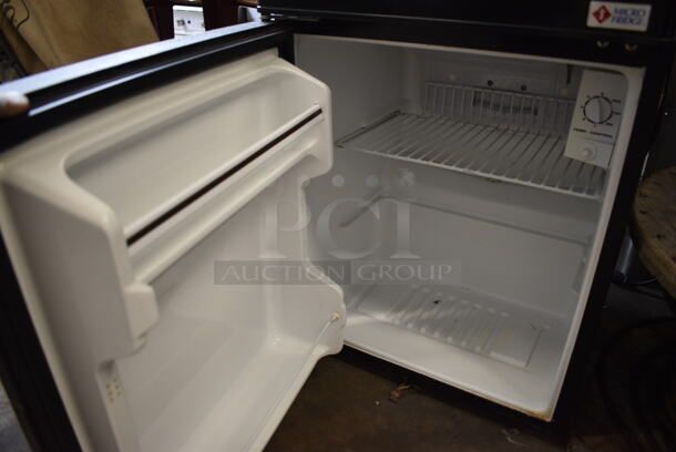 Model MFR-3 Metal Mini Cooler Freezer. 120 Volts, 1 Phase. 19x18x35. Tested and Working! - Image 4 of 7