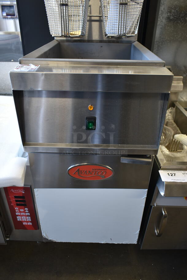BRAND NEW SCRATCH AND DENT! 2022 Avantco 177EF40B Stainless Steel Commercial Floor Style Electric Powered Deep Fat Fryer w/ 2 Metal Fry Baskets. 208 Volts, 1 Phase. - Image 6 of 8