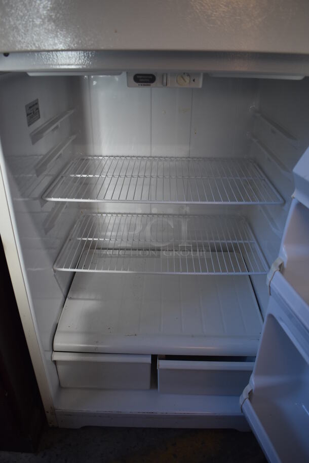 General Electric GTS15BCRFRCC Metal Cooler Freezer Combo Unit. 110-127 Volts, 1 Phase. 28x29x62. Tested and Working! - Image 6 of 7