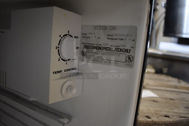 Model MFR-3 Metal Mini Cooler Freezer. 120 Volts, 1 Phase. 19x18x35. Tested and Working! - Image 7 of 7