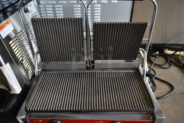 BRAND NEW SCRATCH AND DENT! 2023 Avantco 177PG400T Stainless Steel Commercial Countertop Electric Powered Double Panini Press. 120 Volts, 1 Phase. Tested and Working! - Image 4 of 5