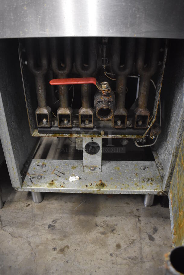 2018 Avantco FF518-N Stainless Steel Commercial Floor Style Natural Gas Powered 100 Pound Capacity Deep Fat Fryer w/ 2 Metal Fry Baskets. 150,000 BTU. 21x30x49 - Image 5 of 6