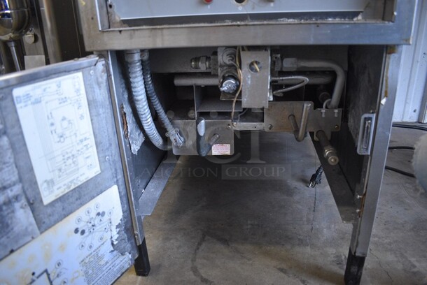 Henny Penny Model 600 Stainless Steel Commercial Floor Style  Natural Gas Powered Pressure Fryer on Commercial Casters. 80,000 BTU. 18x38.5x44. - Image 6 of 8
