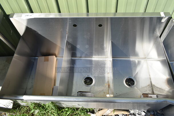 BRAND NEW SCRATCH AND DENT! Steelton 522US31621 Stainless Steel 3 Bay Sink. Bay 16x14 - Image 2 of 7