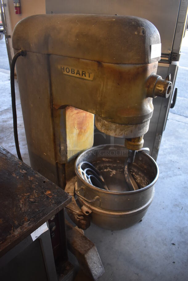 Hobart H-600 Metal Commercial Floor Style 60 Quart Planetary Dough Mixer w/ Stainless Steel Mixing Bowl, Dough Hook, Paddle and Balloon Whisk Attachments. 208 Volts, 1 Phase. 28x36x55 - Image 4 of 8