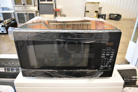 BRAND NEW SCRATCH AND DENT! JES2051ON4 Metal Countertop Microwave Oven.
