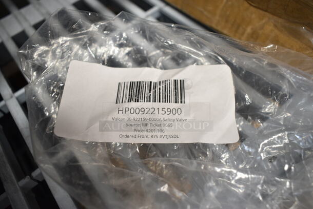 4 BRAND NEW SCRATCH AND DENT! Items Including HP0092215900 Vulcan 00-922159-0000A Safety Valve, HP0041879100 Vulcan 00-418791-000G1 Quick Disconnect, HP0043596800 Vulcan 00-435968-00001 1/2" Solenoid Valve, Dormont Gas Hose. 4 Times your Bid!  - Image 4 of 12