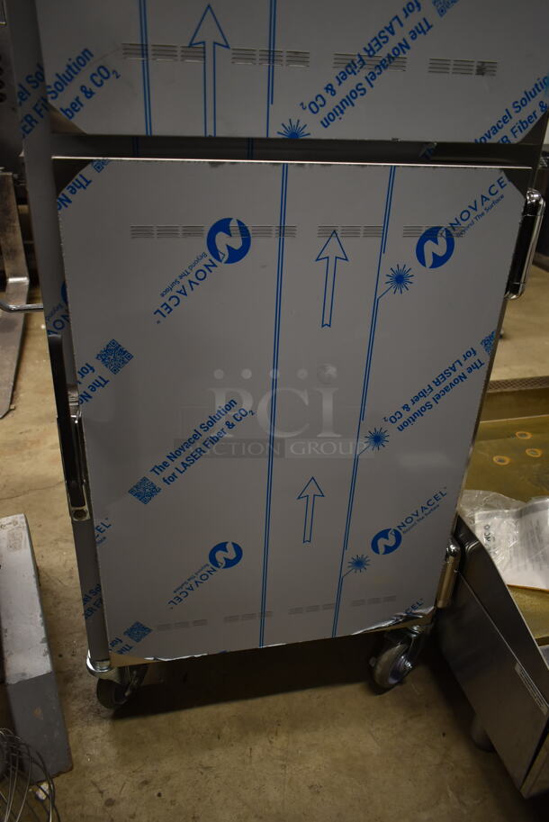 BRAND NEW SCRATCH AND DENT! 2023 Alto Shaam 1200-UP Stainless Steel Commercial Electric Powered Mobile 16 Pan Dutch Door Holding Cabinet with Universal Racks on Commercial Casters. 120 Volts, 1 Phase. Tested and Working! - Image 4 of 10