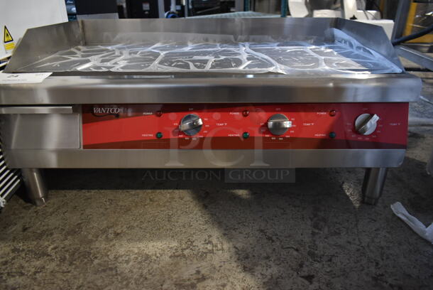 BRAND NEW SCRATCH AND DENT! Avantco 177EG30N Stainless Steel Commercial Countertop Electric Powered Flat Top Griddle w/ Thermostatic Controls. 208/240 Volts, 1 Phase.  - Image 3 of 4