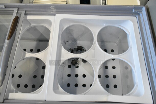 BRAND NEW SCRATCH AND DENT! Avantco 360ADC12HC 71" Customizable Ice Cream Dipping Cabinet. 120 Volts, 1 Phase. Tested and Powers On But Does Not Get Cold - Image 4 of 7