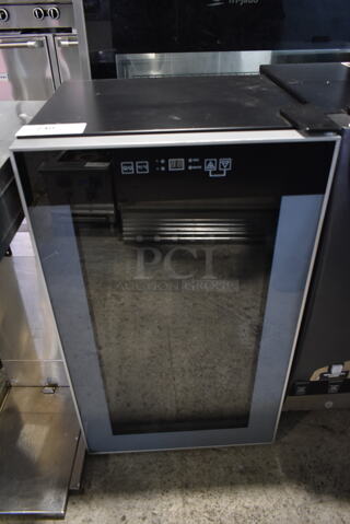 Avanti WC34T2P 20 inch Wide 34 Bottle Capacity Freestanding Wine Cooler Merchandiser. 115 Volts, 1 Phase. Tested and Working!