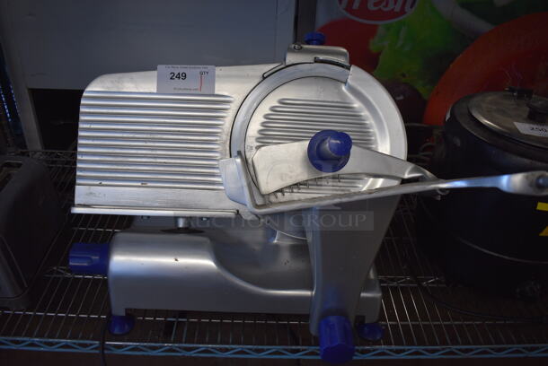 Globe Sir Lawrence Model SCR12 Stainless Steel Commercial Countertop Meat Slicer w/ Blade Sharpener. 115 Volts, 1 Phase. 26x22x18. Tested and Working!