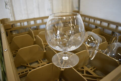 4 Stemmed Beverage Glasses in Dish Caddy. 3.5x3.5x4.5. 4 Times Your Bid!