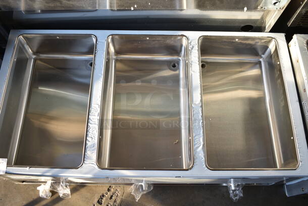 BRAND NEW SCRATCH AND DENT! 2024 ServIt 423EST3WSPB Stainless Steel Commercial Electric Powered 3 Bay Steam Table w/ Under Shelf. 120 Volts, 1 Phase. Tested and Working! - Image 3 of 8