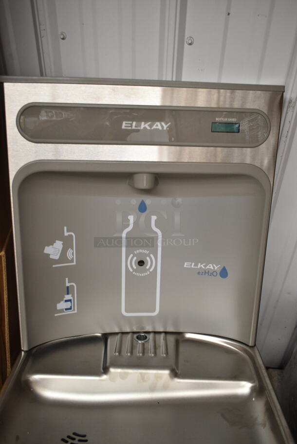 BRAND NEW SCRATCH AND DENT! Zurn Elkay  EZSDWS_1G Light Gray Hands-Free Filtered Bottle Filling Station with Drinking Fountain - Image 3 of 7