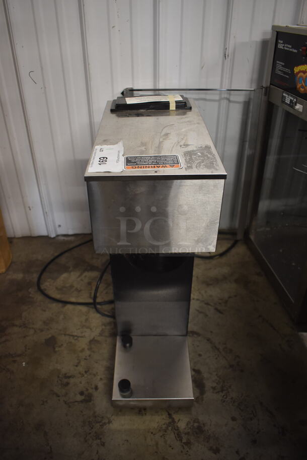 BRAND NEW SCRATCH AND DENT! 2022 BUNN VPR-APS Commercial Stainless Steel Countertop Black Pourover Airpot Coffee Brewer. 120V, 1 Phase. Tested and Working!