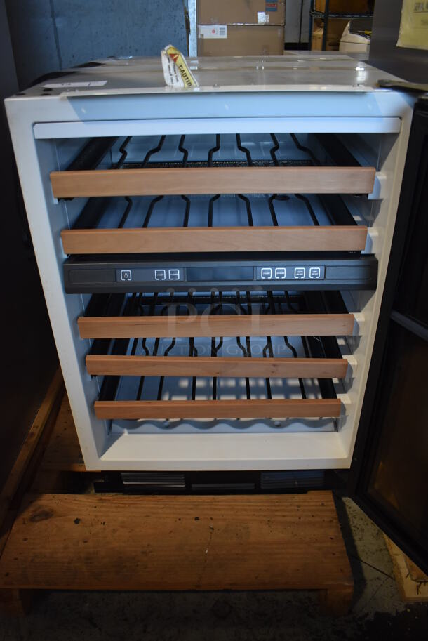 LIKE NEW! Sub Zero 424G/0-2 Metal Mini Wine Chiller Merchandiser. 115 Volts, 1 Phase. Unit Has Only Been Used a Few Times! Tested and Working! - Image 4 of 6