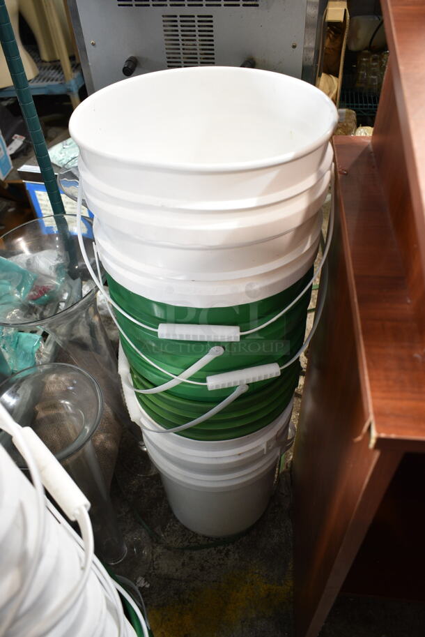 ALL ONE MONEY! Lot of Poly Buckets - Image 4 of 8