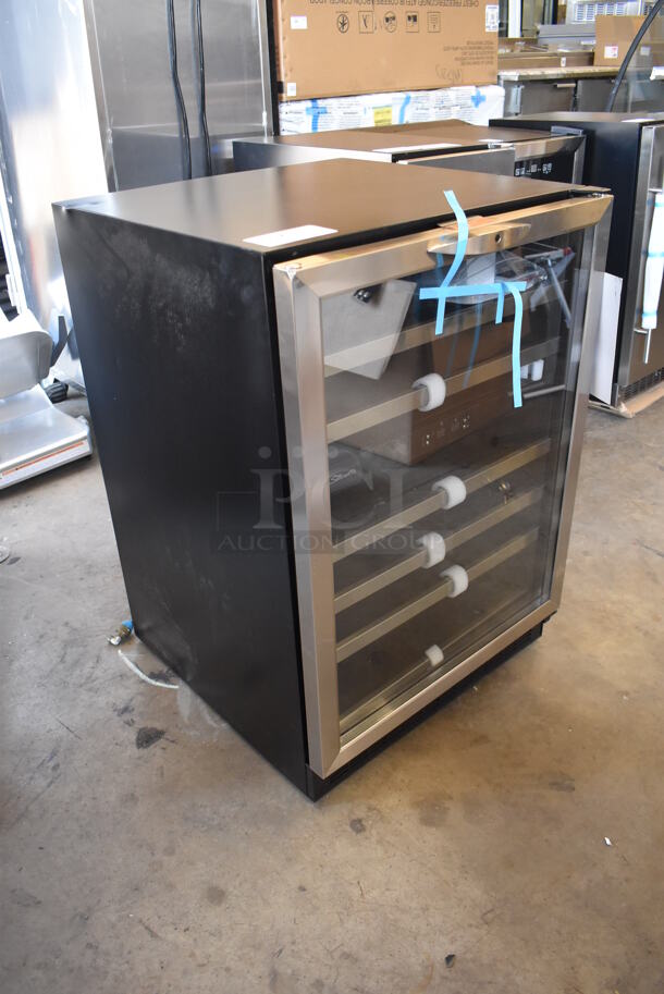 BRAND NEW SCRATCH AND DENT! Danby DWC518BLS Stainless Steel Wine Chiller Cooler Merchandiser. 115 Volts, 1 Phase. Tested and Working! - Image 2 of 7