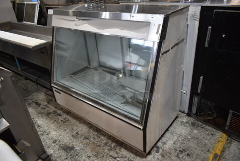 Master-Bilt FIP-50 Metal Commercial Floor Style Deli Display Case Merchandiser. 208-230 Volts, 1 Phase. 