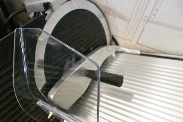 BRAND NEW SCRATCH AND DENT! Vollrath SLM300P/S Stainless Steel Commercial Meat Slicer w/ Blade Sharpener. 120 Volts, 1 Phase. Tested and Working! - Image 3 of 6