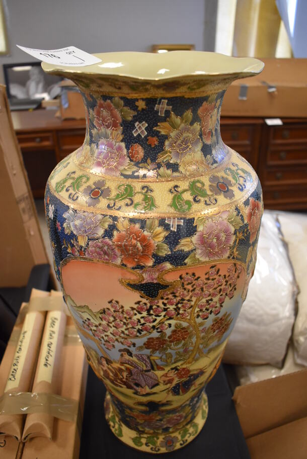 VINTAGE Chinese Vase w/ Multicolored Pattern.