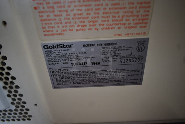 GoldStar ER-646P Countertop Microwave Oven. 120 Volts, 1 Phase.  - Image 4 of 4