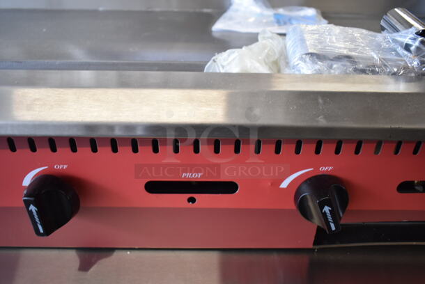 LIKE NEW! Avantco 177CAG60MG Stainless Steel Commercial Countertop Natural Gas Powered Flat Top Griddle. 30,000 BTU.  - Image 5 of 8