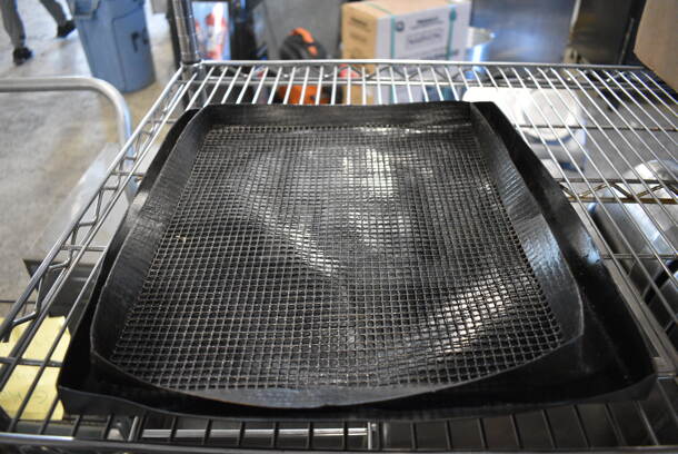 ALL ONE MONEY! Lot of 2 Rapid Cook Oven Baskets and Fabric. Includes 13.5x14.5x1 - Image 3 of 3