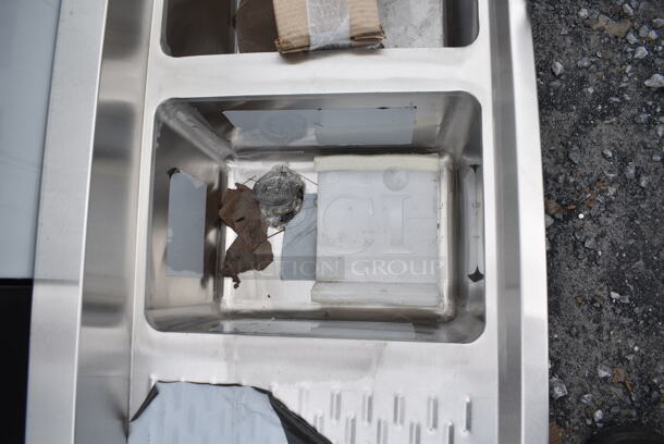 BRAND NEW SCRATCH AND DENT! Regency 600B31014219 3 Bowl Underbar Sink with Two Large Drainboards  - Image 5 of 10