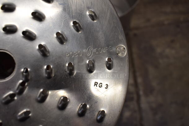 ALL ONE MONEY! Metal Food Processor Bowl, S Blade and Grating Blade. 10x8x7 - Image 2 of 5
