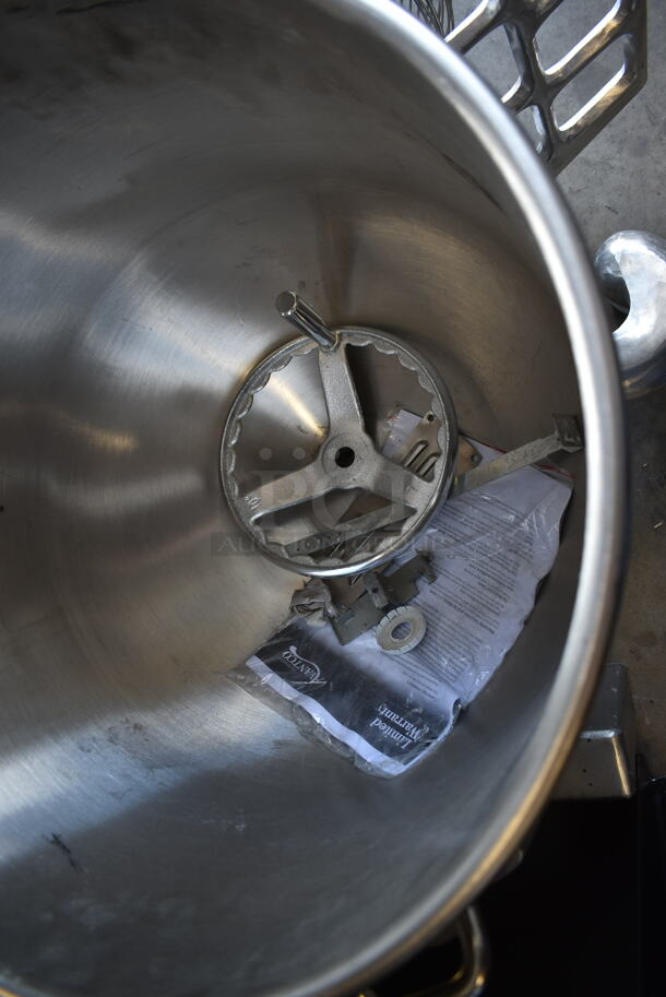BRAND NEW SCRATCH AND DENT! Avantco MX60H Metal Commercial Floor Style 60 Quart Planetary Dough Mixer w/ Stainless Steel Mixing Bowl, Bowl Guard, Dough Hook, Paddle and Whisk Attachment. 240 Volts, 3 Phase.  - Image 9 of 12