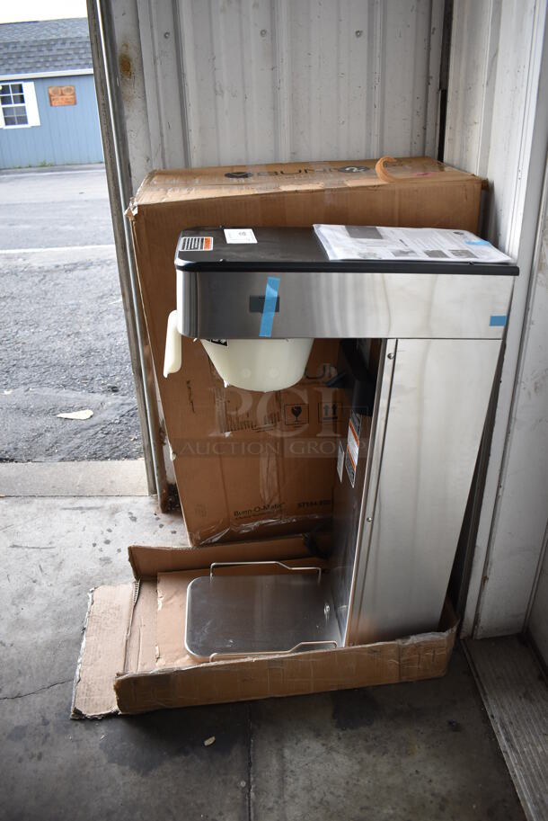 BRAND NEW IN BOX! 2022 Bunn ITB Stainless Steel Commercial Countertop Iced Tea Machine w/ Poly Brew Basket. 120 Volts, 1 Phase. 11x22x35. Tested and Working! - Image 3 of 9