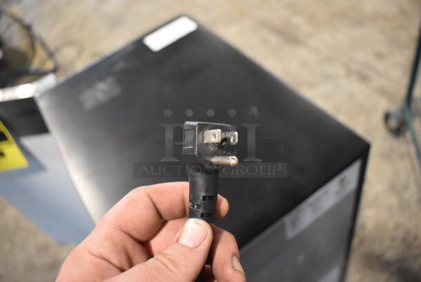 BRAND NEW SCRATCH AND DENT! KoolMore KM-BIR3C-SS Stainless Steel Commercial Single Door Cooler. 115 Volts, 1 Phase. Tested and Working! - Image 7 of 7