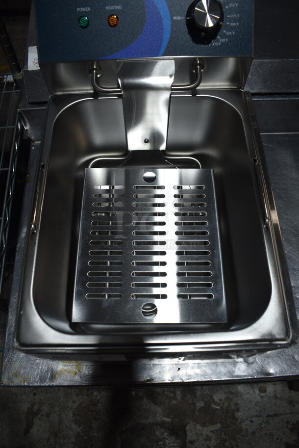 BRAND NEW SCRATCH AND DENT! 2023 Hoocoo FRY-10L Stainless Steel Commercial Countertop Electric Powered Fryer w/ Lid and Fry Basket. 120 Volts, 1 Phase. - Image 5 of 6