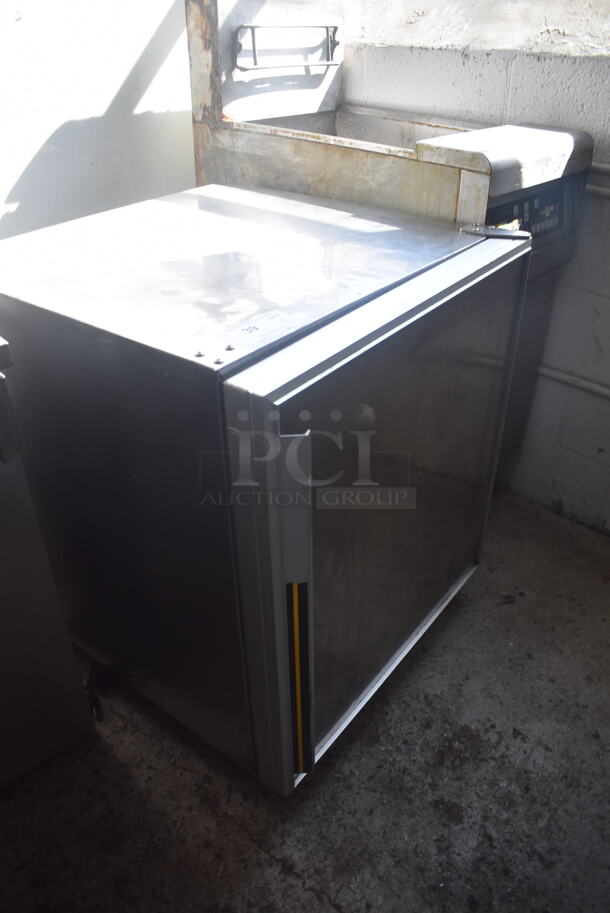 Silver King SKTTR7F Commercial Stainless Steel Cooler With Glass Door And Polycoated Shelf. 115V Tested and Working! - Image 2 of 6