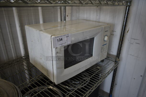 GoldStar MA-7100W Metal Countertop Microwave Oven. 120 Volts, 1 Phase.  - Image 2 of 5